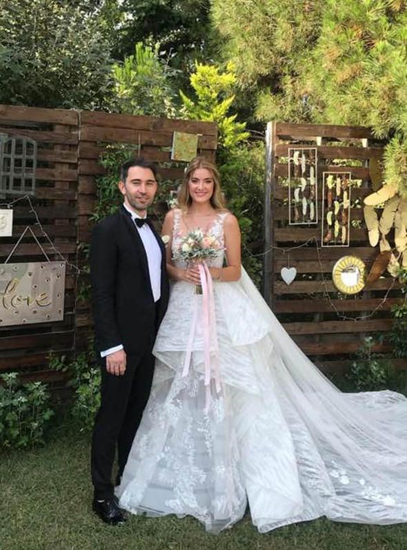 tarik akan in kizi ozlem uregul evlendi magazin haberleri ntv
