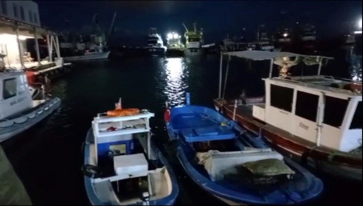Dikili'de balıkçı teknesi battı: 4 ölü, 1 kayıp Dikili'de balıkçı teknesi battı: 4 ölü, 1 kayıp