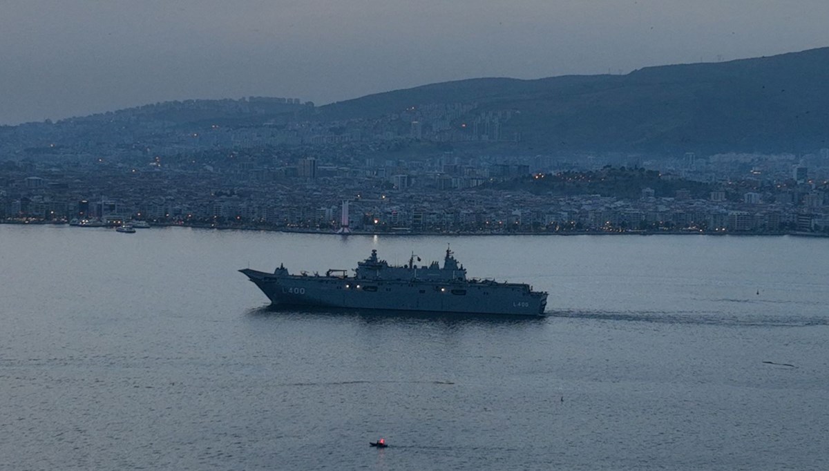 TCG Anadolu İzmir'den ayrıldı TCG Anadolu İzmir'den ayrıldı