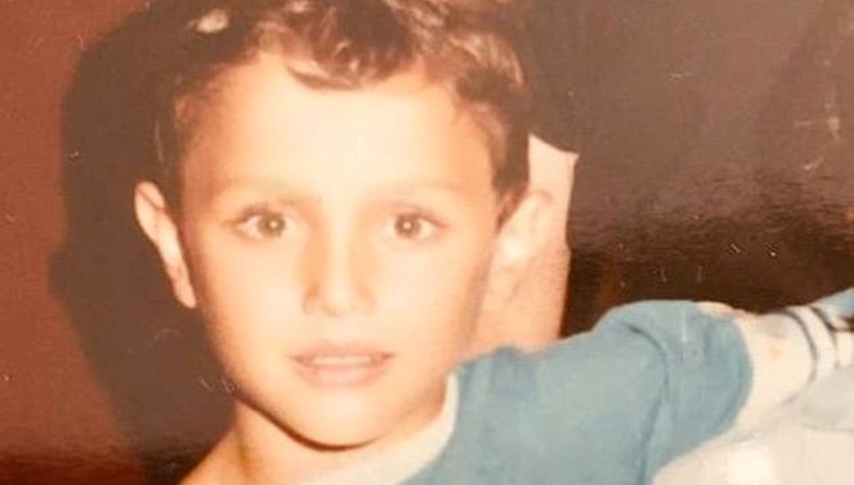 Murat Boz'dan nostaljik paylaşım (Ünlülerin çocukluk ve gençlik halleri) Murat Boz'dan nostaljik paylaşım (Ünlülerin çocukluk ve gençlik halleri)