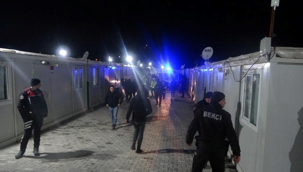 Malatya'da polise bıçaklı saldırı: Yaralanan polis memuru ameliyata alındı