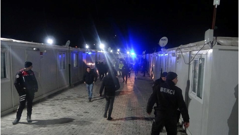 Malatya'da polise bıçaklı saldırı: Yaralanan polis memuru ameliyata alındı