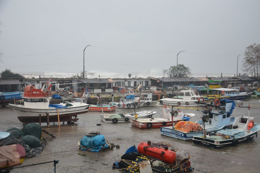 Fırtına ve kar yurdu esir aldı | 9 kişi yaşamını yitirdi, 261 yerleşim yerine ulaşım sağlanamıyor - 16
