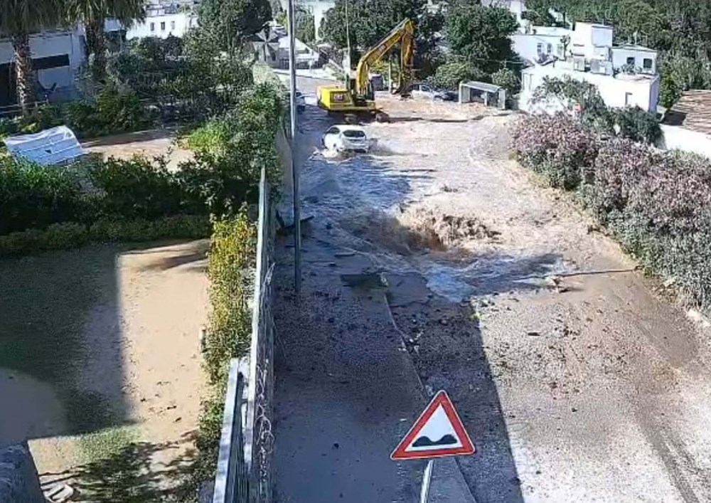 Su borusu bomba üzere patladı: 9 konutu su bastı 74 5o2rXwD1zUq0VoFTFPTgtA