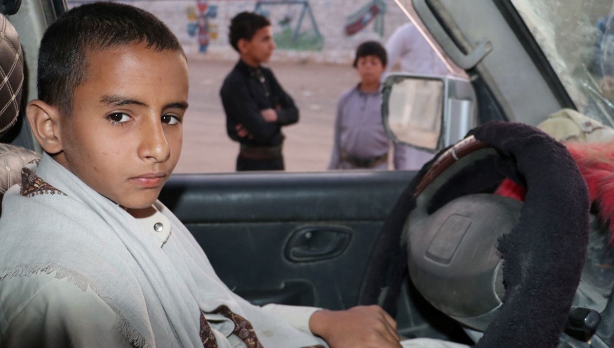 Yemen'in çocuk şoförleri: İç savaşın gölgesinde geçim mücadelesi Yemen'in çocuk şoförleri: İç savaşın gölgesinde geçim mücadelesi