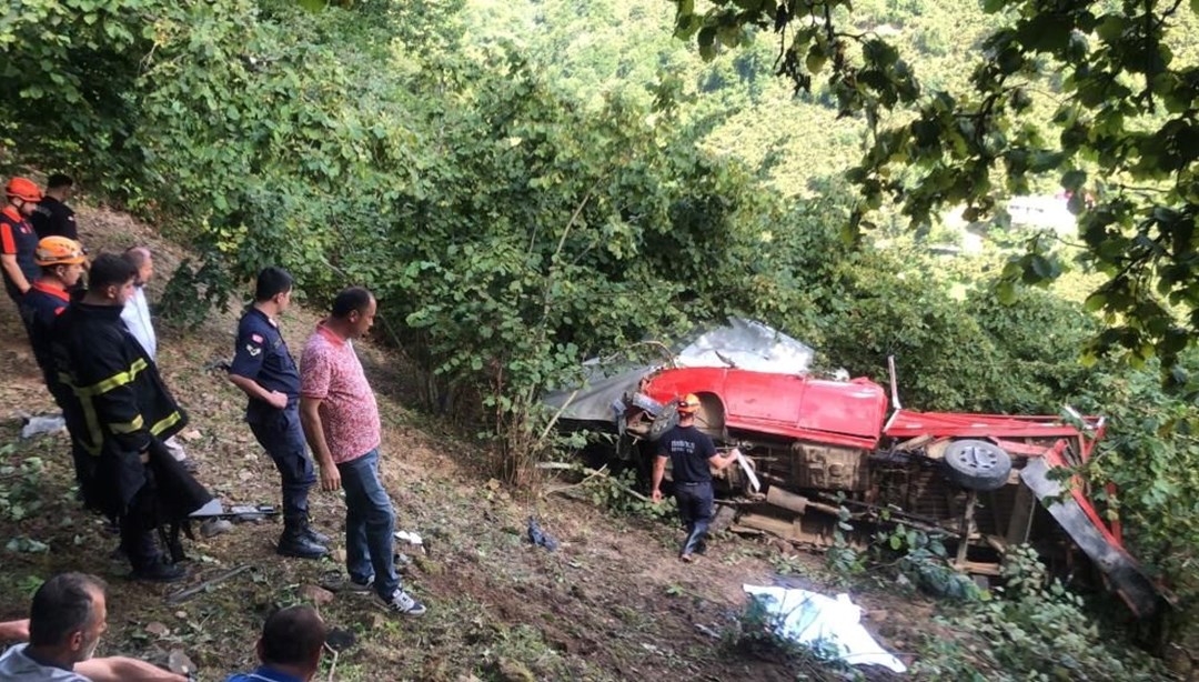 Fındık işçilerini taşıyan araç şarampole yuvarlandı: Ölü ve yaralılar var