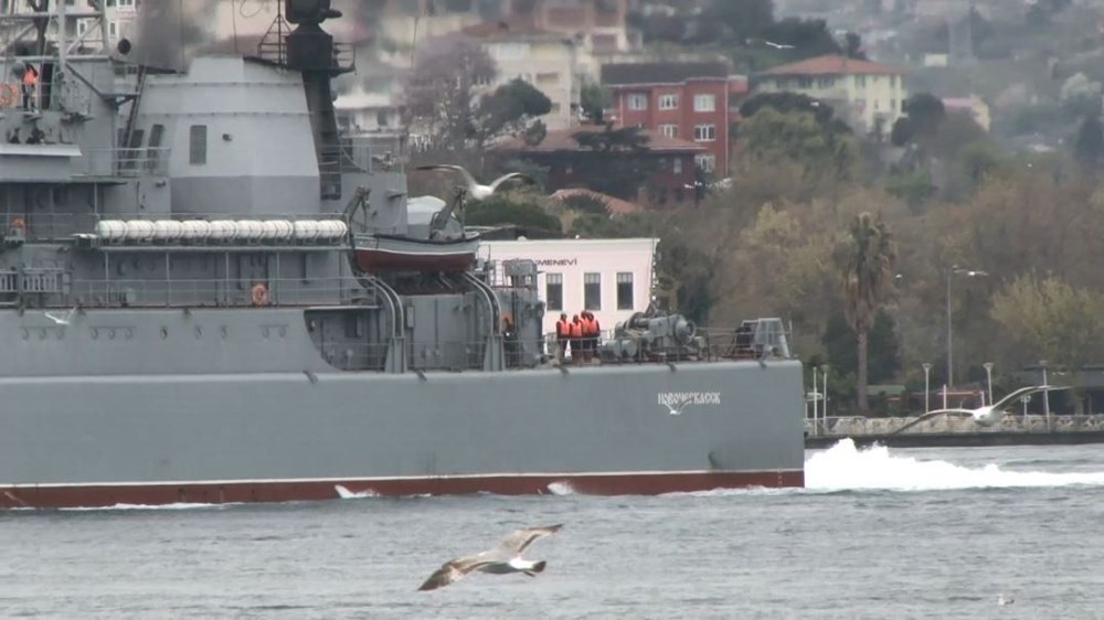 Rus savaş gemisi İstanbul Boğazı’ndan geçti - 3