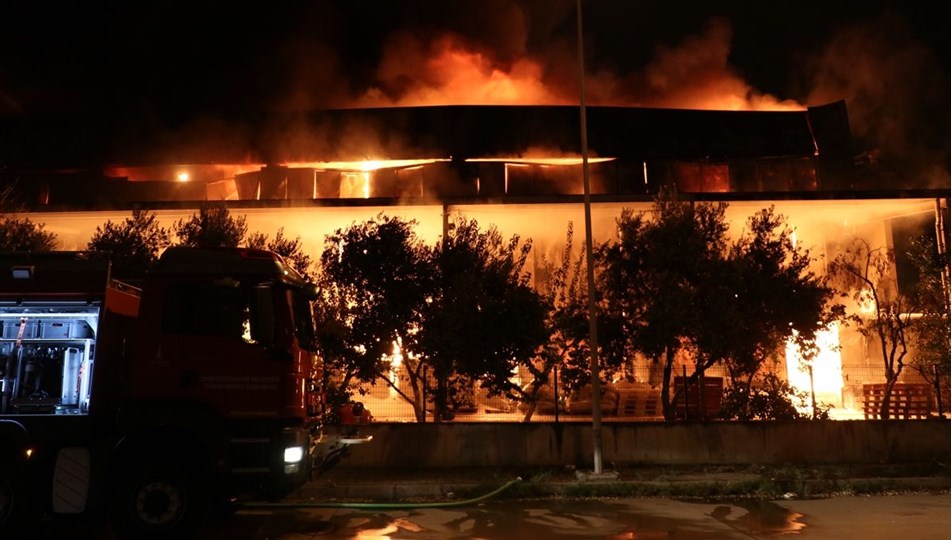 Izmir De Fabrika Yangini Ntv