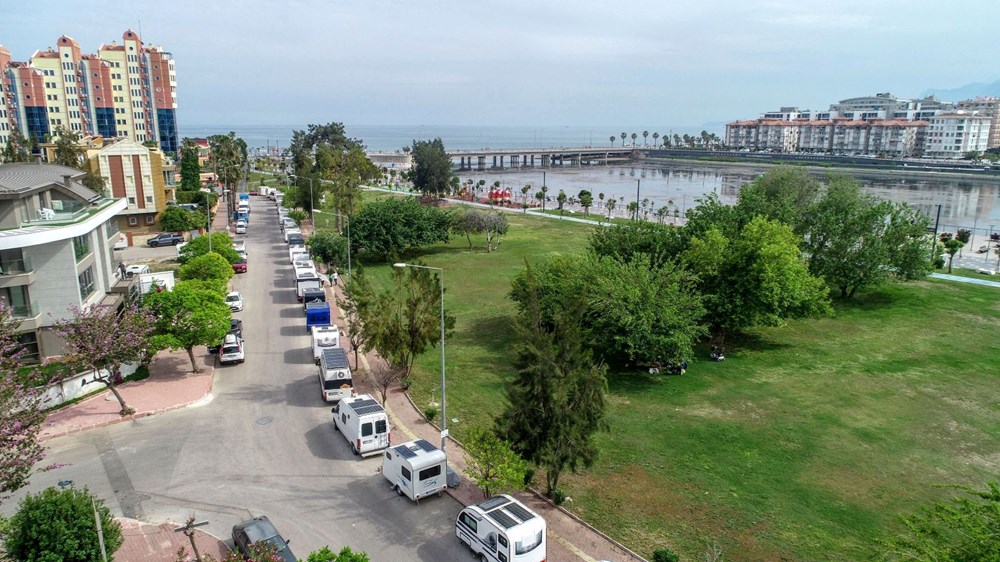 Antalya'da karavanların sokak aralarına park etmesine yasak geliyor - 1