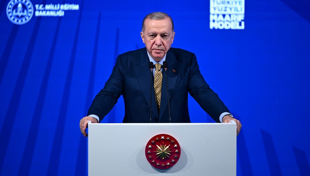 Cumhurbaşkanı Erdoğan’dan yeni müfredata ilişkin açıklama: Milletimizin köklü tarihini ve kültürünü merkeze alan bir bakış açısıyla hazırlandı