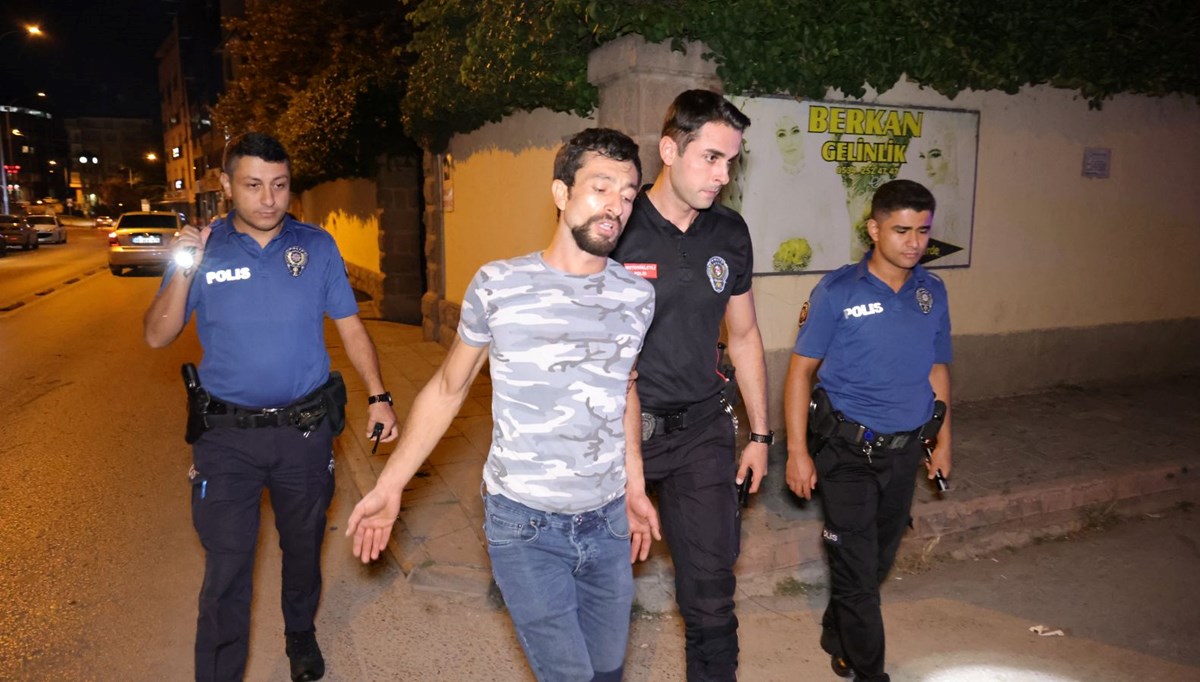 Uyuşturucuyu atıp kaçan şüpheliden polise sitem: “Bir içimliği zehir ediyorsunuz” Uyuşturucuyu atıp kaçan şüpheliden polise sitem: “Bir içimliği zehir ediyorsunuz”
