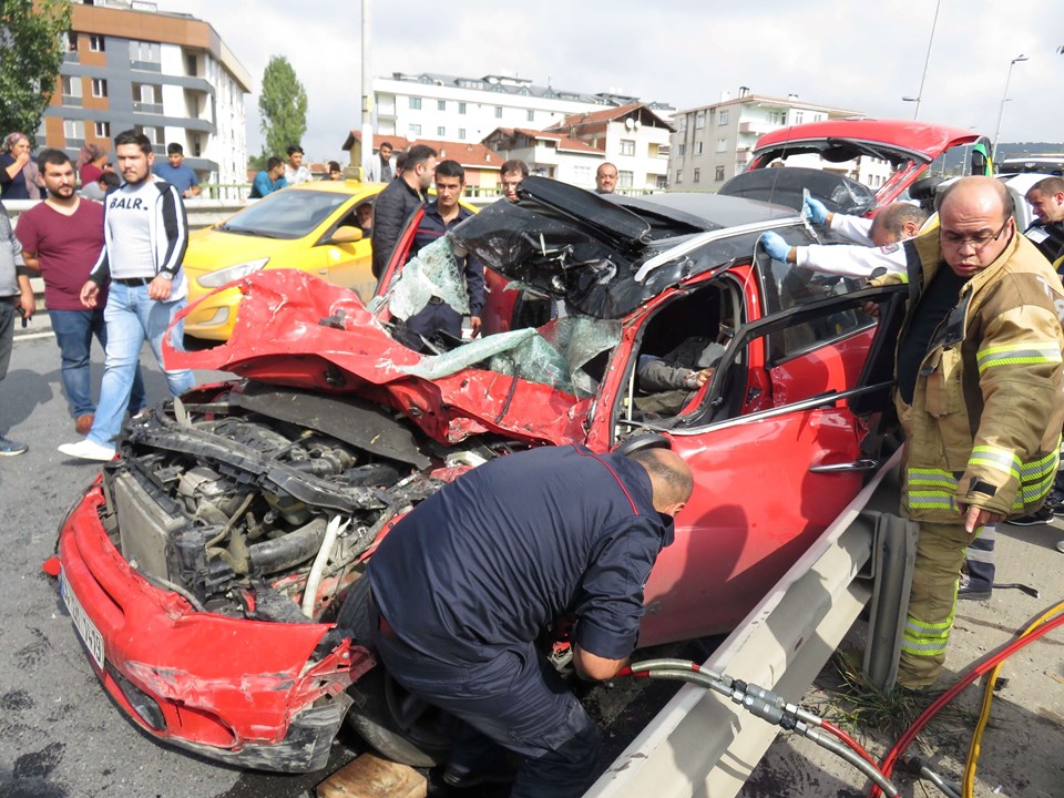 Maltepe'de feci kaza: 1'i ağır 3 yaralı - 1