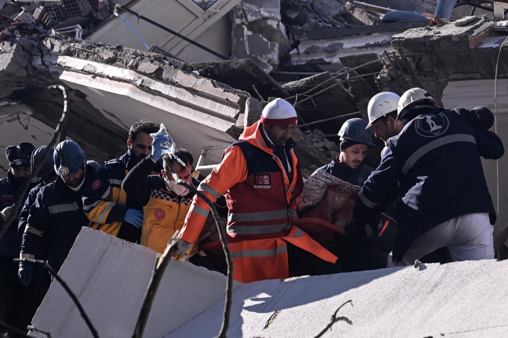 Enkaz altındakiler için zamana karşı yarış - 3