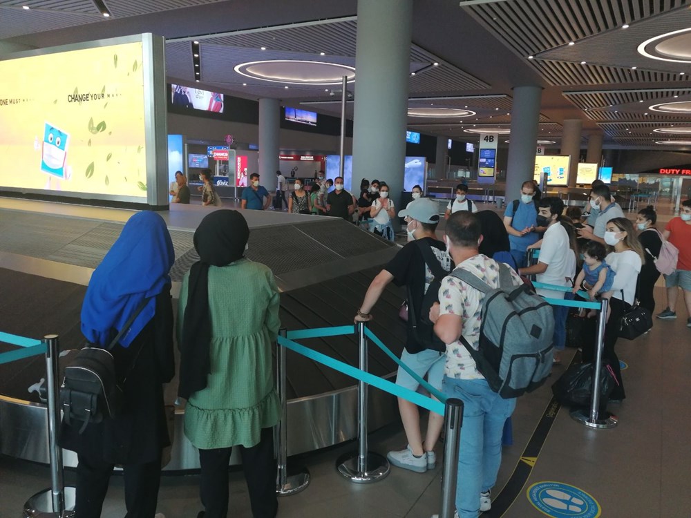 İstanbul'un havalimanlarında bayram dönüşü yoğunluğu: Pandemi döneminin rekoru bekleniyor - 11