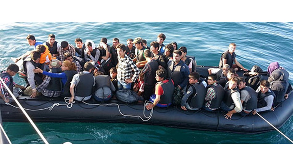Ege'de 40 kaçak ölümden döndü
