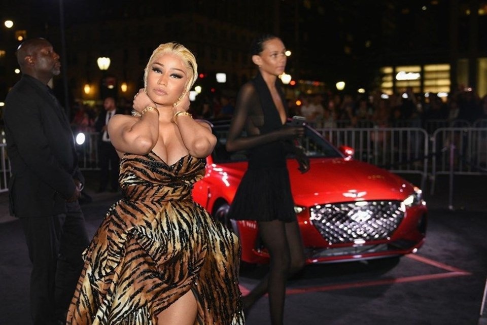 Nicki Minaj Grammy Akademisi'ni topa tuttu - 1