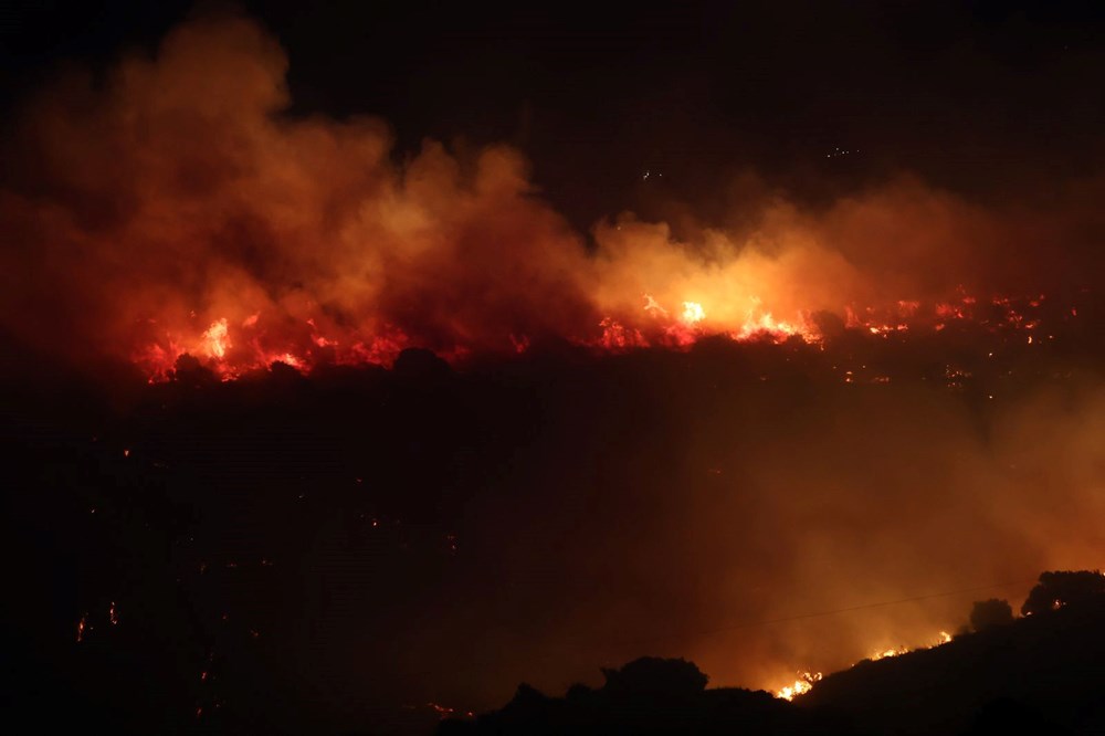 "Kırmızı alarm" verildi: İtalya'nın Sicilya Adası'nda orman yangınları sürüyor - 3