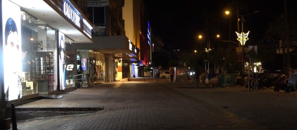 Depreme aracında yakalanan sürücü: "Arabayı biri sallıyor sandım" - 1