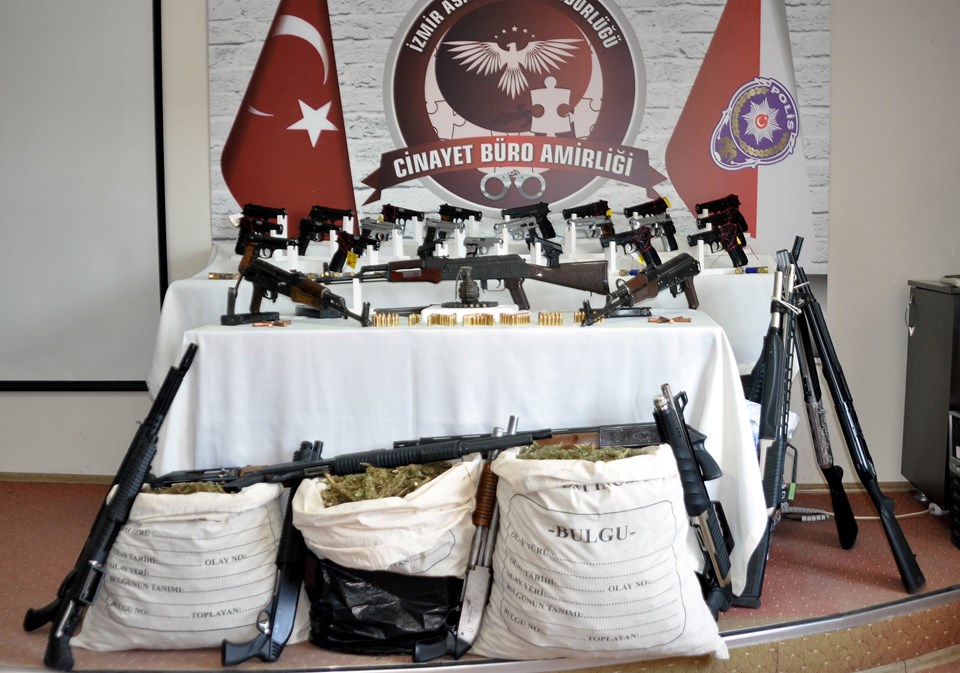 İzmir'de çete operasyonu: 47 gözaltı - 1