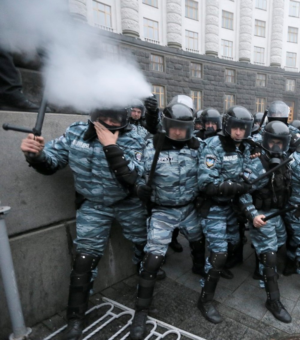 Беркут. Беркут спецподразделение на майдане. Отряд омон беркут. Отряд омон беркут. Фирма с эмблемой орла.