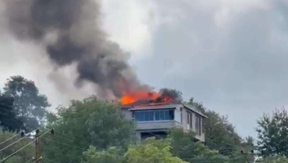 Rize'de çatı yangını