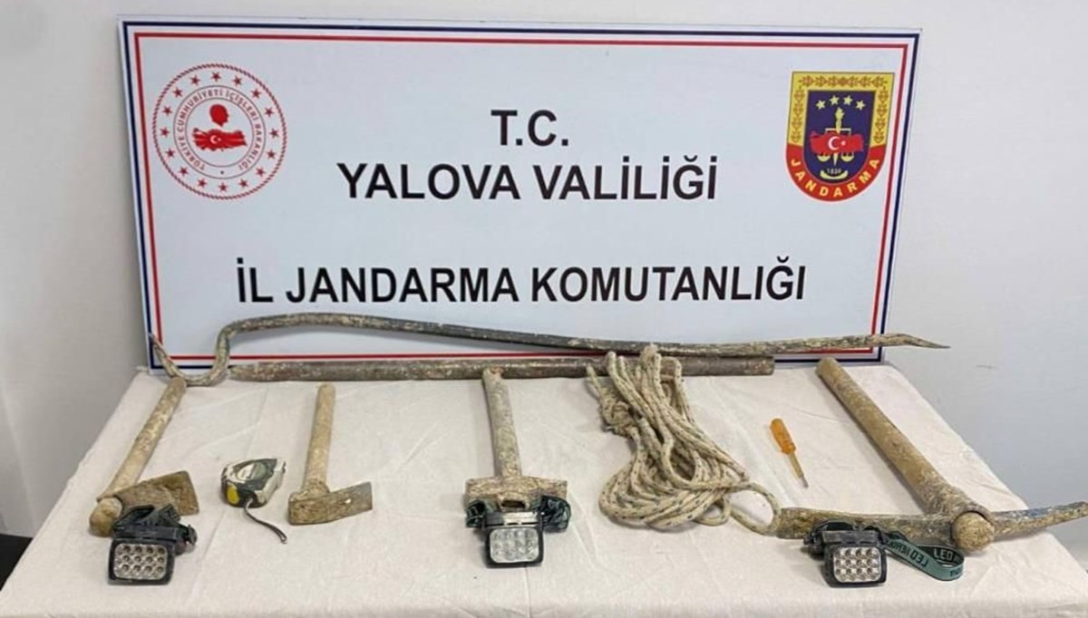 Yalova'da kaçak kazıya suçüstü: 4 gözaltı Yalova'da kaçak kazıya suçüstü: 4 gözaltı