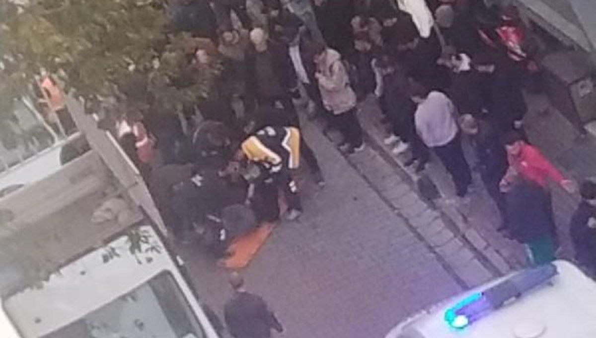 Küçükçekmece'de tutsak tutuldukları binadan atladılar: 1 ölü Küçükçekmece'de tutsak tutuldukları binadan atladılar: 1 ölü
