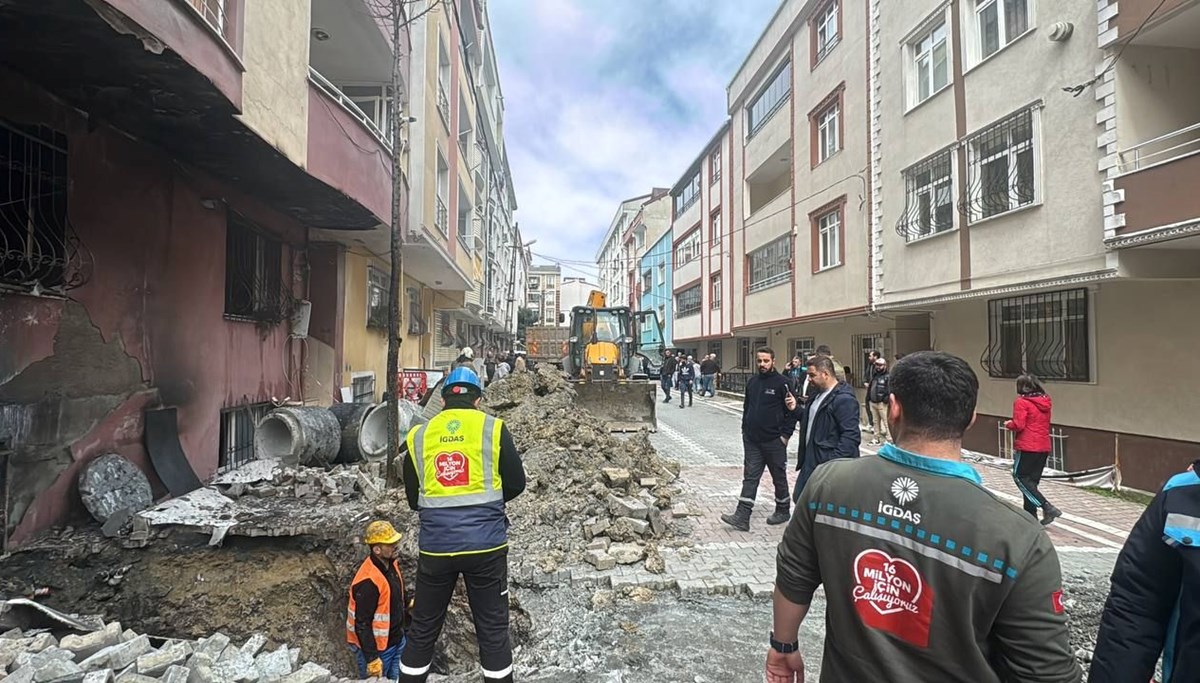 Esenyurt'ta doğalgaz patlaması: 2 daire kullanılamaz hale geldi Esenyurt'ta doğalgaz patlaması: 2 daire kullanılamaz hale geldi
