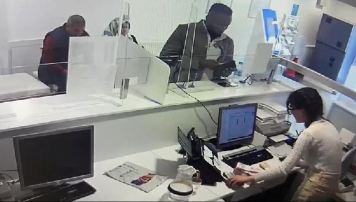 Kendilerini Amerikan askeri olarak tanıtan 'Safari Çetesine' operasyon: 12 gözaltı Kendilerini Amerikan askeri olarak tanıtan 'Safari Çetesine' operasyon: 12 gözaltı