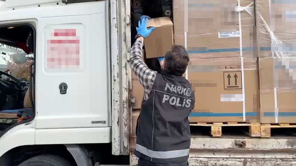 Narkotik köpeği, klimaların arasında binlerce uyuşturucu yakaladı - 1