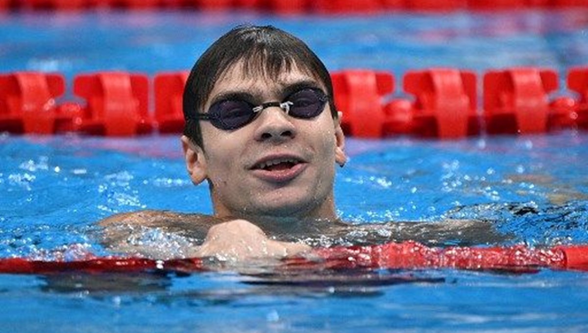 Savaş yanlısı mitinge katılan olimpiyat şampiyonu Rus yüzücüye 9 ay men cezası