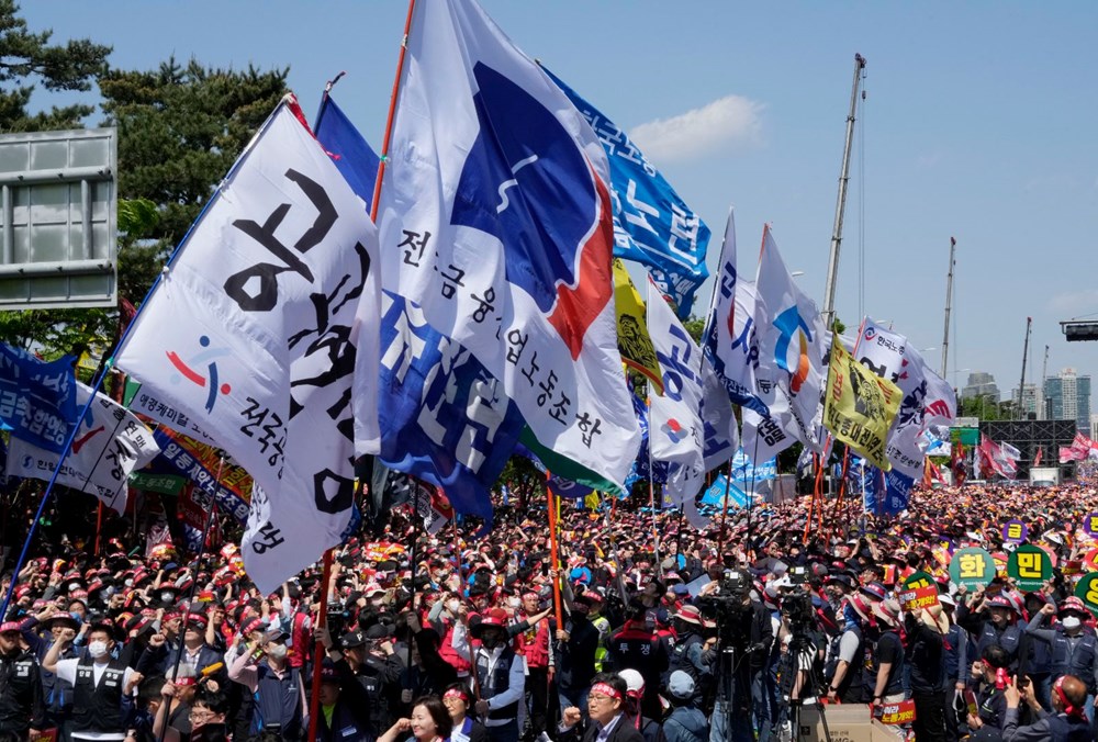 Dünyadan 1 Mayıs İşçi Bayramı manzaraları