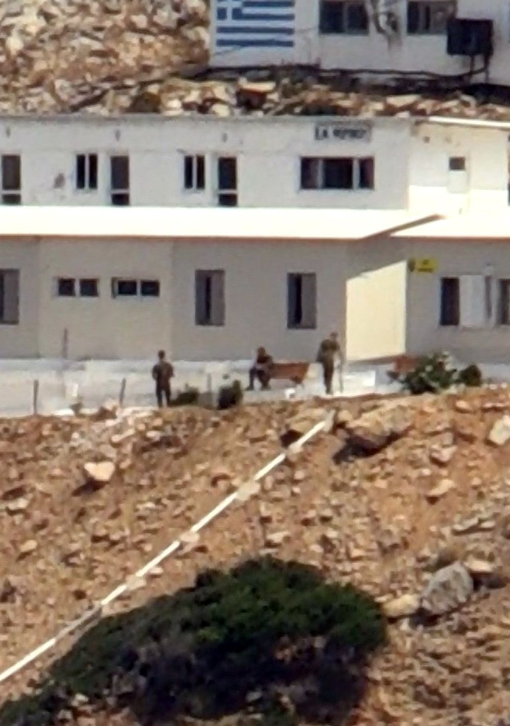Keçi Adası'ndaki Yunan askerleri ve adaya yerleştirilen ağır silahlar görüntülendi - 19