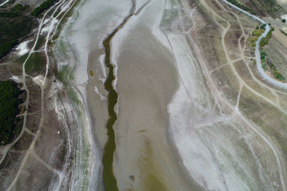 Suların çekildiği Sazlıdere Barajı'nda korkutan görüntü - 6