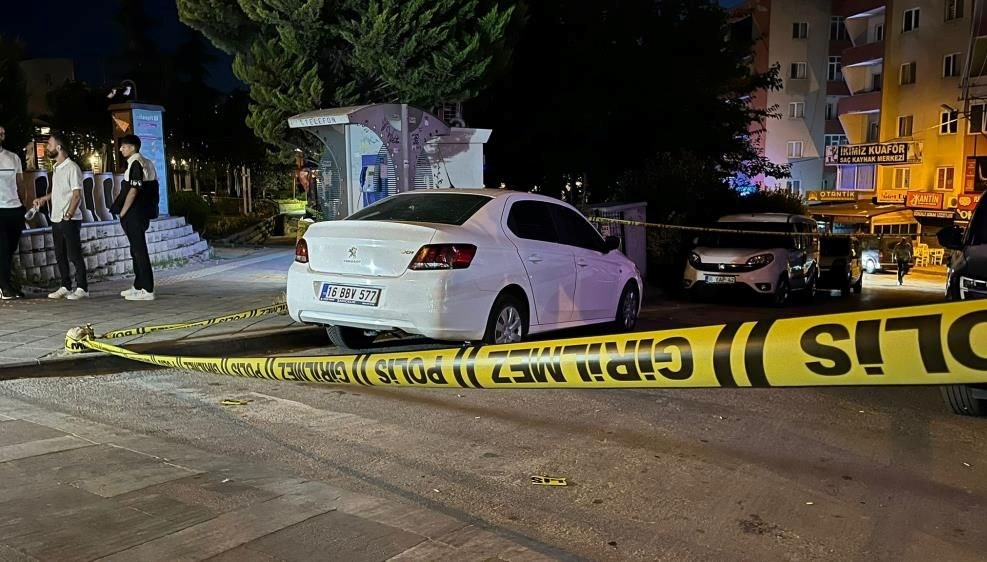 Park halindeki araca silahlı saldırı