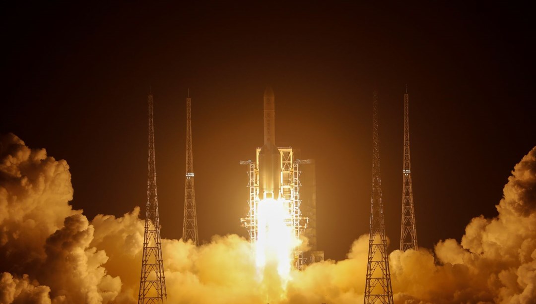 Çin, Chang'e 5 aracını uzaya fırlattı