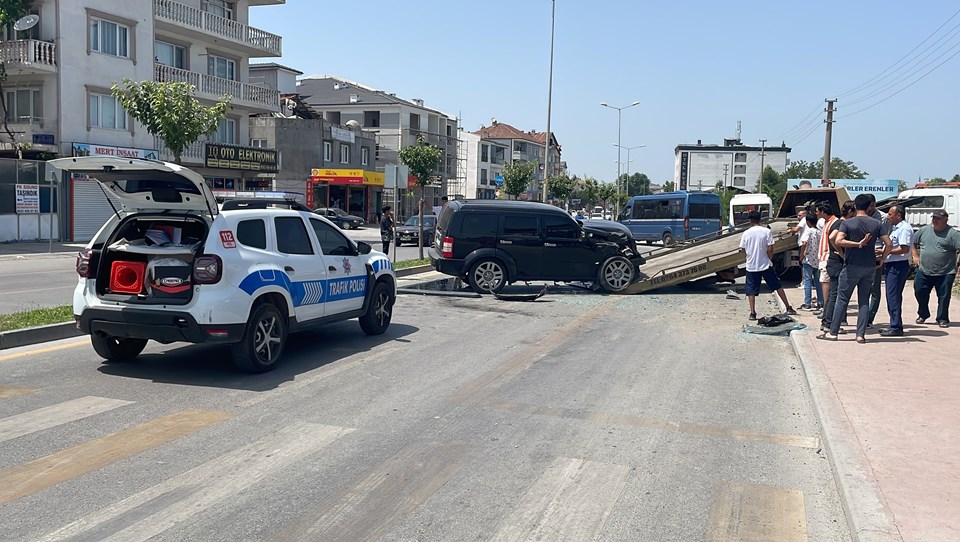 Sakarya’da cip ile minibüs çarpıştı: 7 yaralı - 1