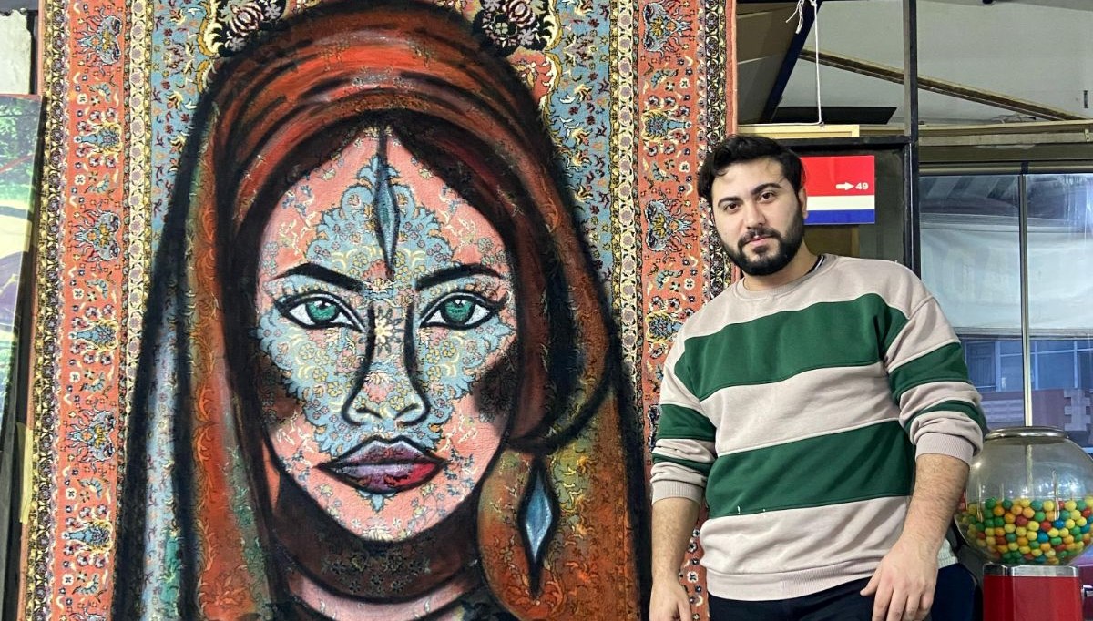 Eskimiş halılar hayat buluyor: Sprey boyayla sanat eserine dönüşüyor Eskimiş halılar hayat buluyor: Sprey boyayla sanat eserine dönüşüyor