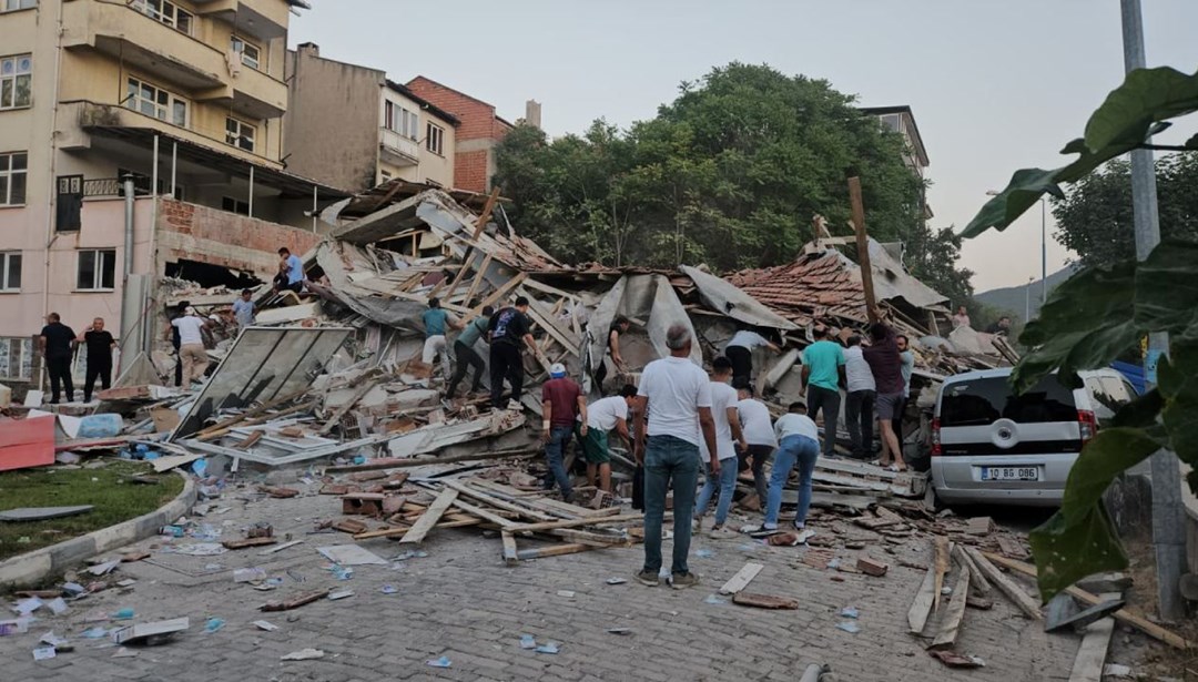 Sındırgı'da art arda arçılar: 4.1, 4.0...
