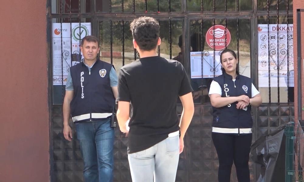 YKS'de ilk oturum (TYT) sona erdi: Sınava geç kalanların hayalleri yıkıldı! - 19