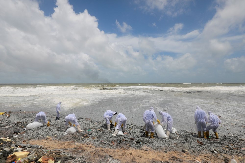 sri lanka sahilleri plastik kar örtüsüyle kaplandı: uzmanlardan çevre felaketi uyarısı 4