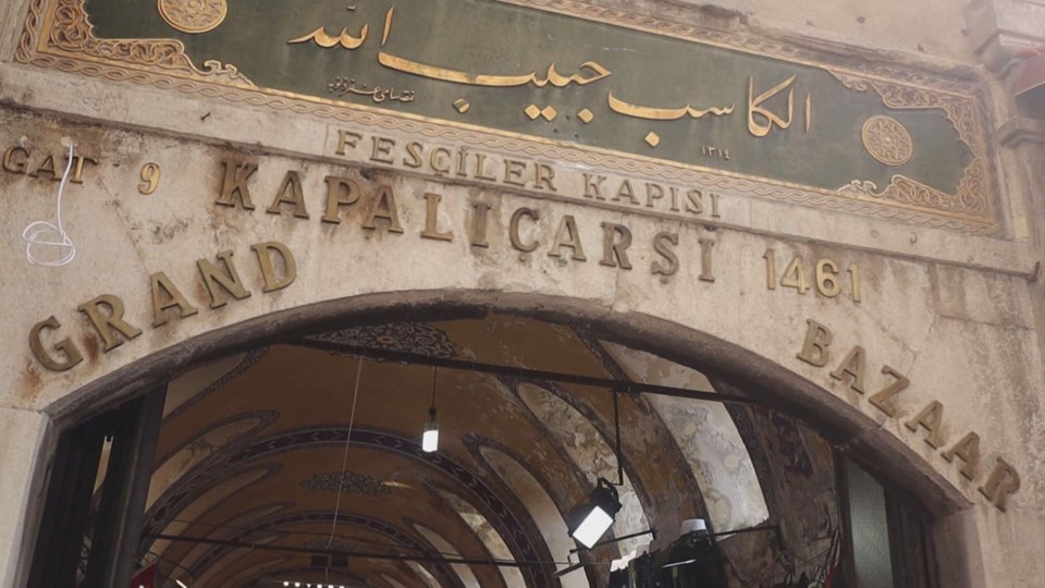 İstanbul Kapalıçarşı'da tarihi kitabeye güvenlik kamerası taktılar - 1