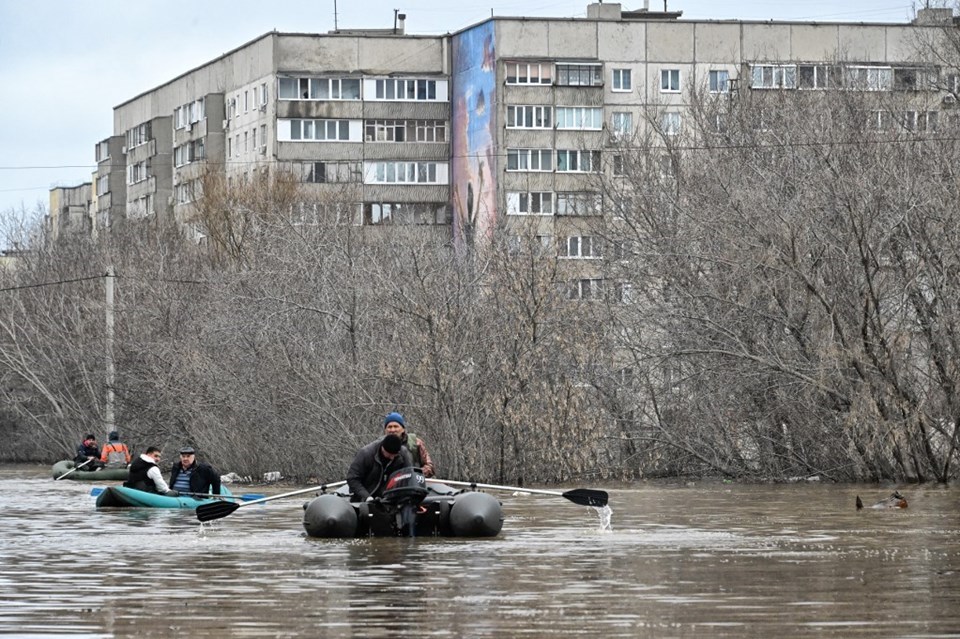Rusya'da acil durum ilanı: 4 kişi öldü, en az 10 bin ev sular altında kaldı - 1