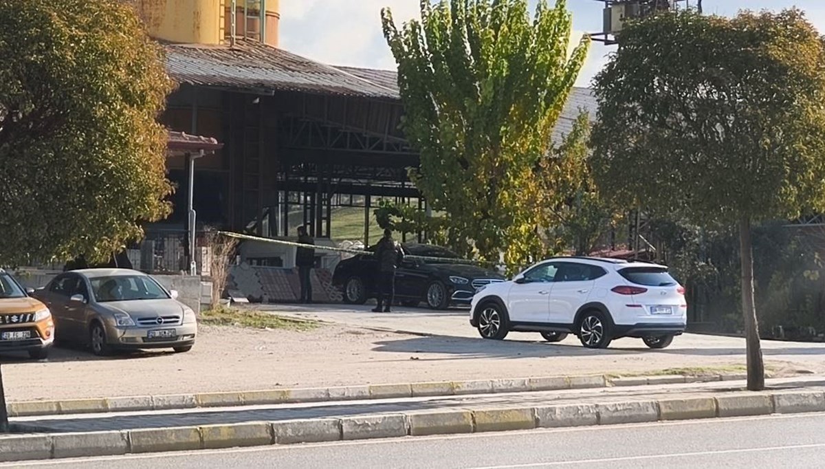 Alacak verecek meselesi silahlı kavgaya dönüştü: 1 ölü, 3 yaralı Alacak verecek meselesi silahlı kavgaya dönüştü: 1 ölü, 3 yaralı