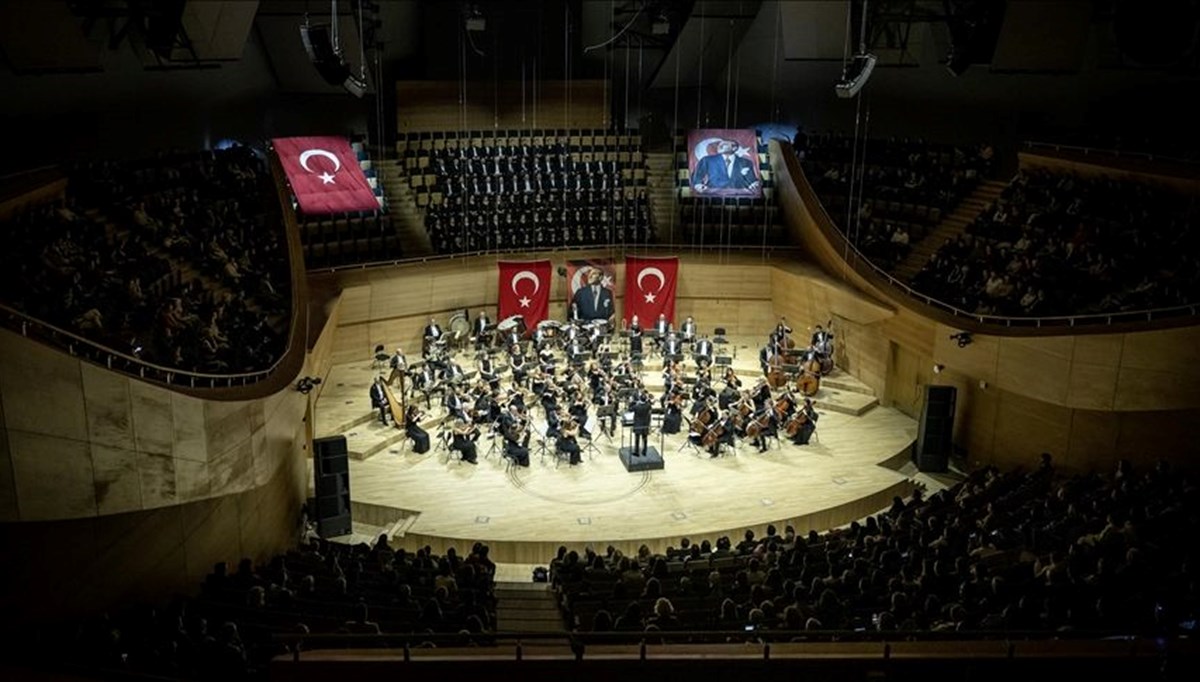 Cumhurbaşkanlığı Senfoni Orkestrası, Büyük Önder Atatürk anısına özel konser verdi