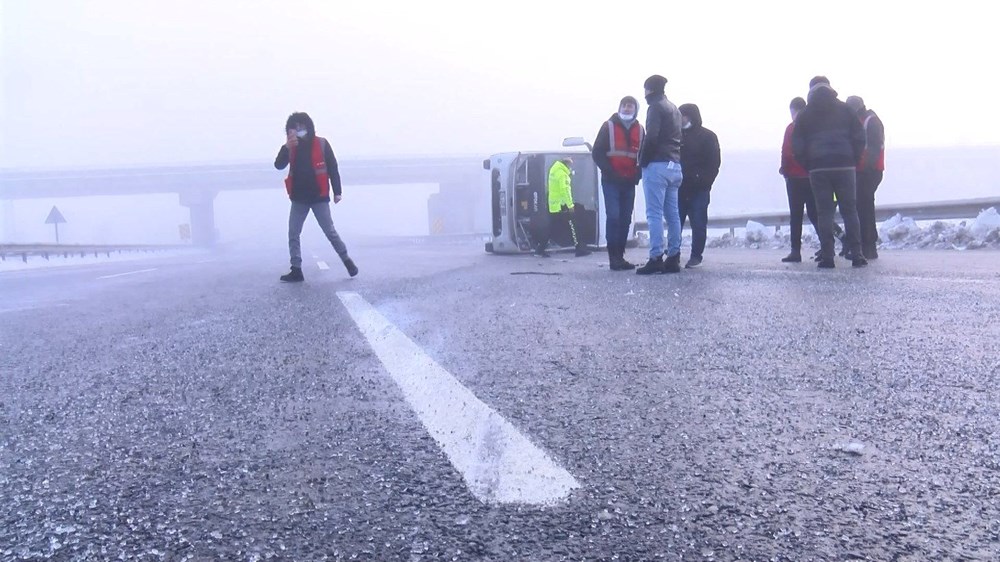 Çatalca'da polisleri taşıyan servis midibüsü devrildi: 10 yaralı - 4