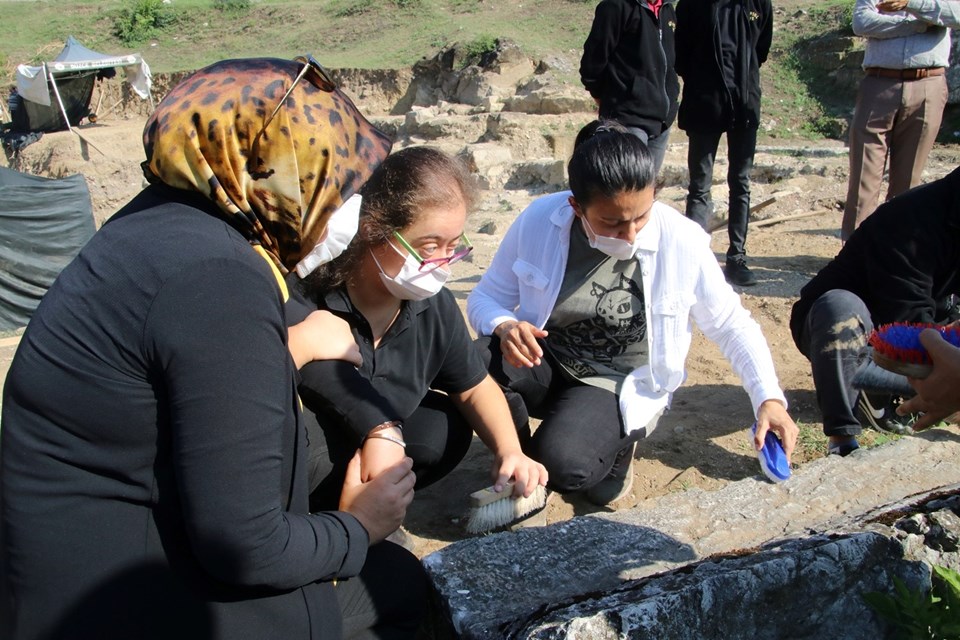 Özel öğrenciler antik tiyatrodaki kazı çalışmalarına katıldı - 2