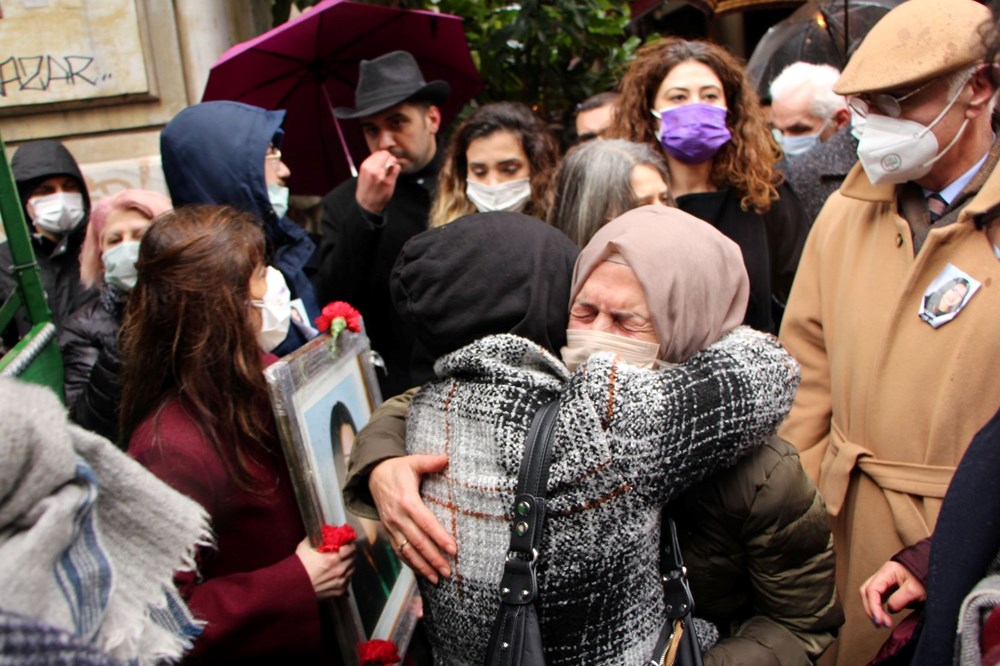 Eski nişanlısı tarafından öldürülen avukat Dilara Yıldız, son yolculuğuna uğurlanıyor - 15