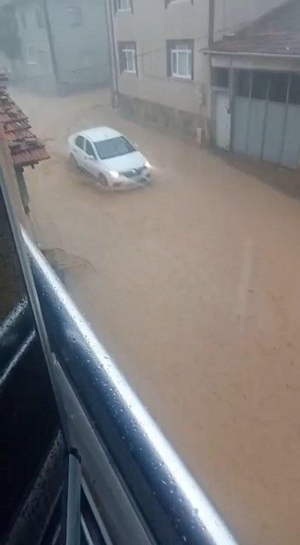 Eskişehir, Bilecik ve Bursa'yı sağanak vurdu: Bir kişi yaşamını yitirdi - 11