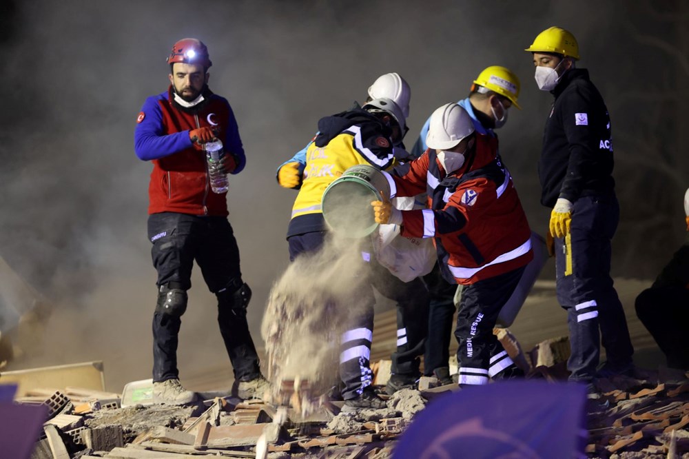 Konya'da 4 katlı bina çöktü: Üç kişi sağ kurtarıldı, iki kişi daha enkazda - 7